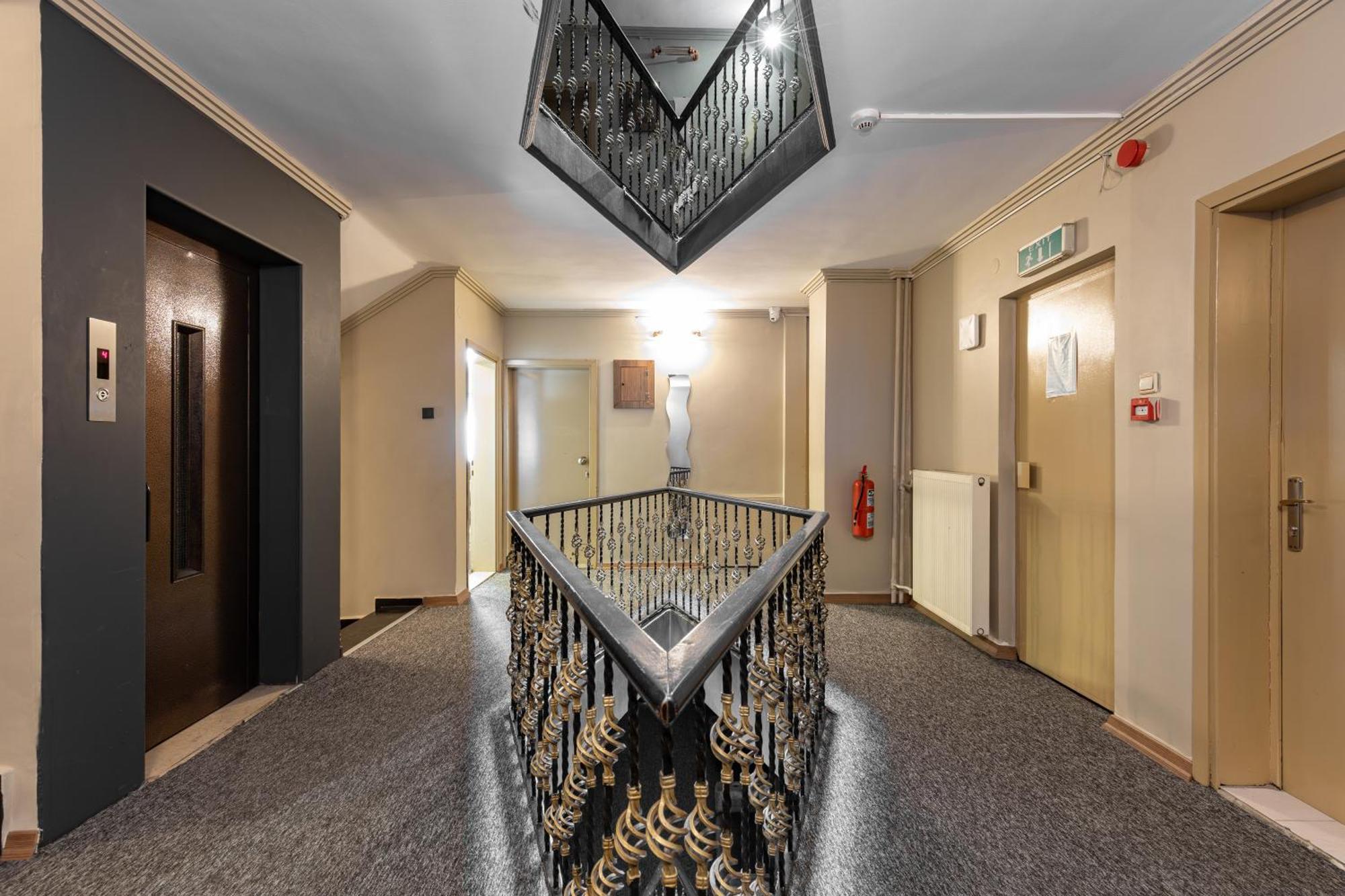 Bursa Loyal City Hotel Екстериор снимка