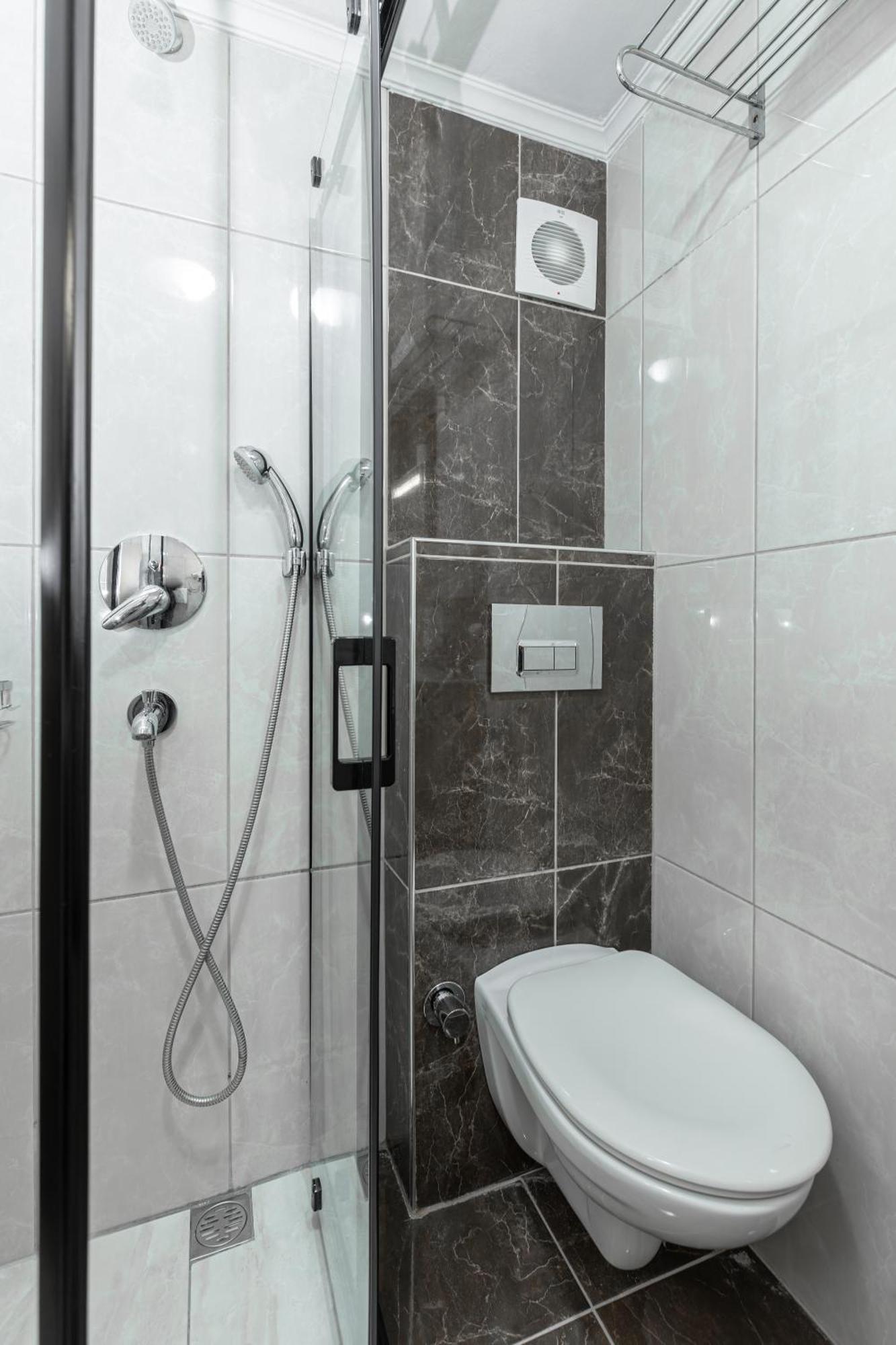 Bursa Loyal City Hotel Екстериор снимка