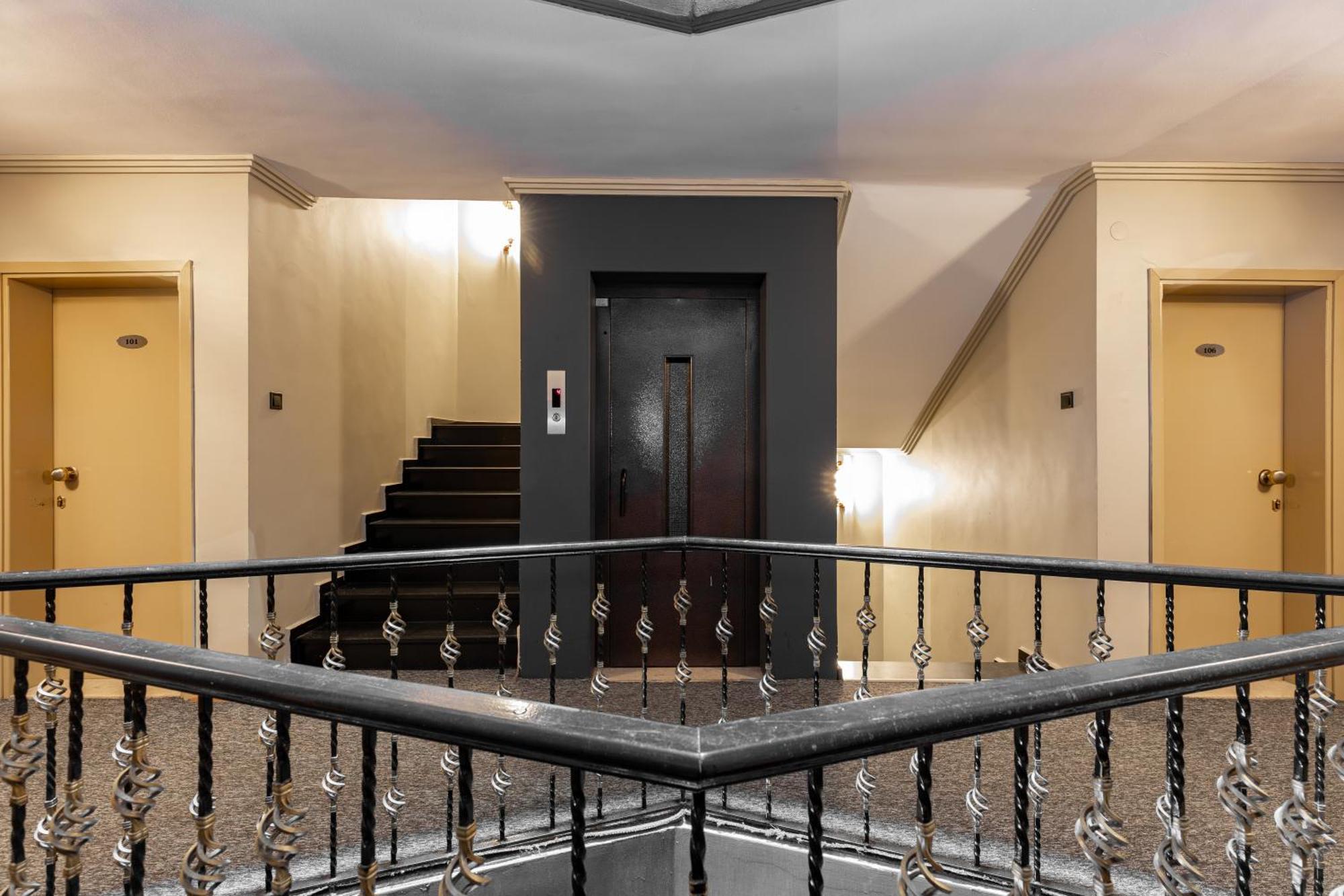 Bursa Loyal City Hotel Екстериор снимка