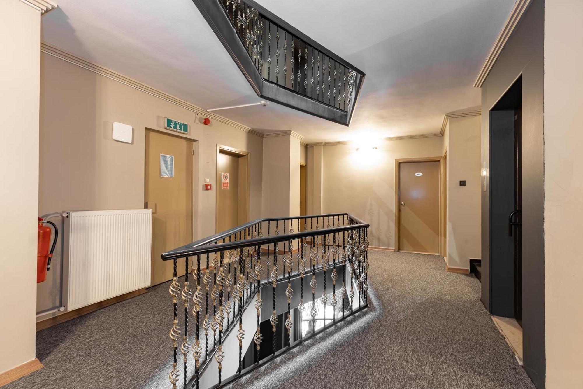 Bursa Loyal City Hotel Екстериор снимка