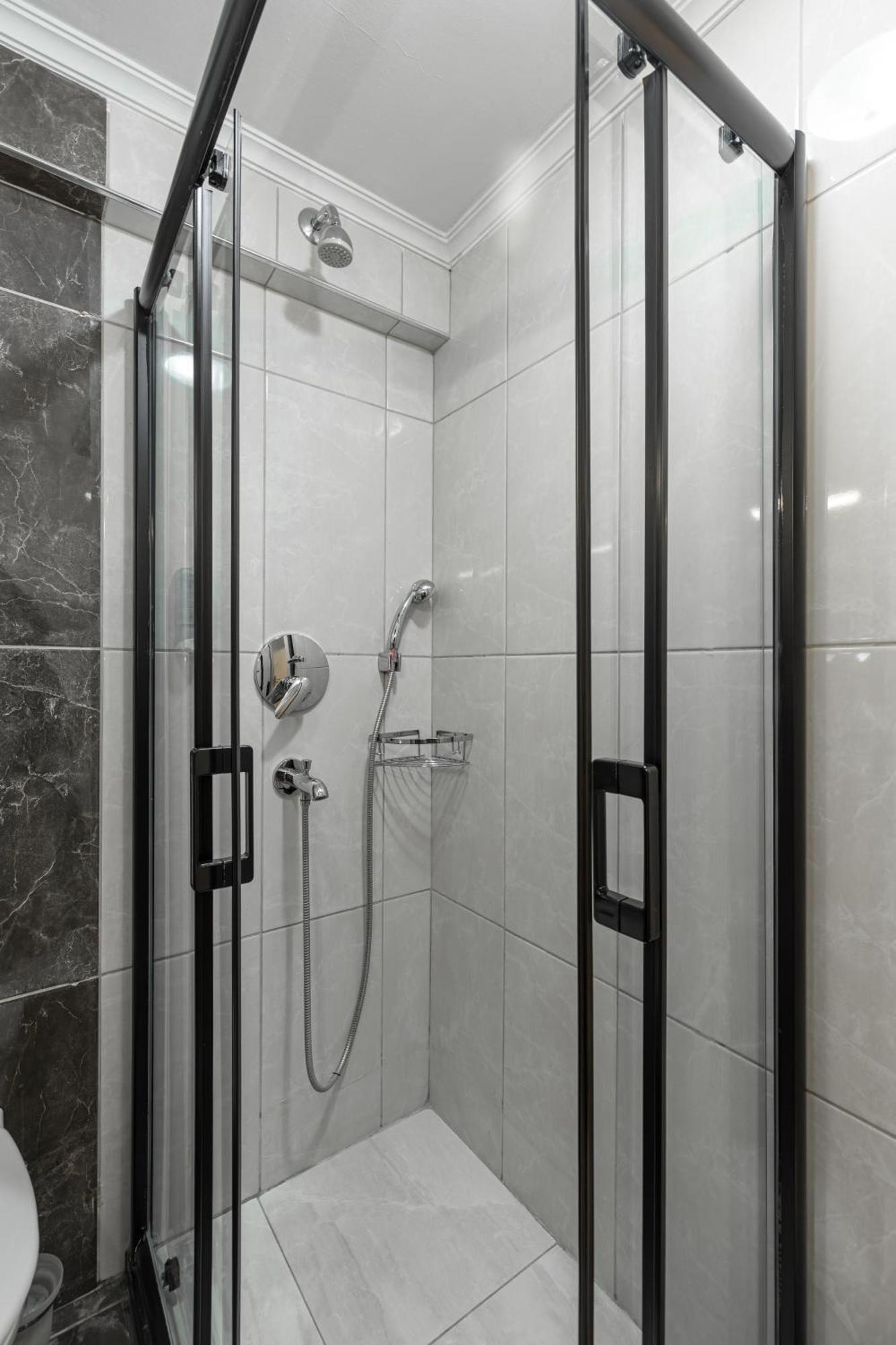 Bursa Loyal City Hotel Екстериор снимка