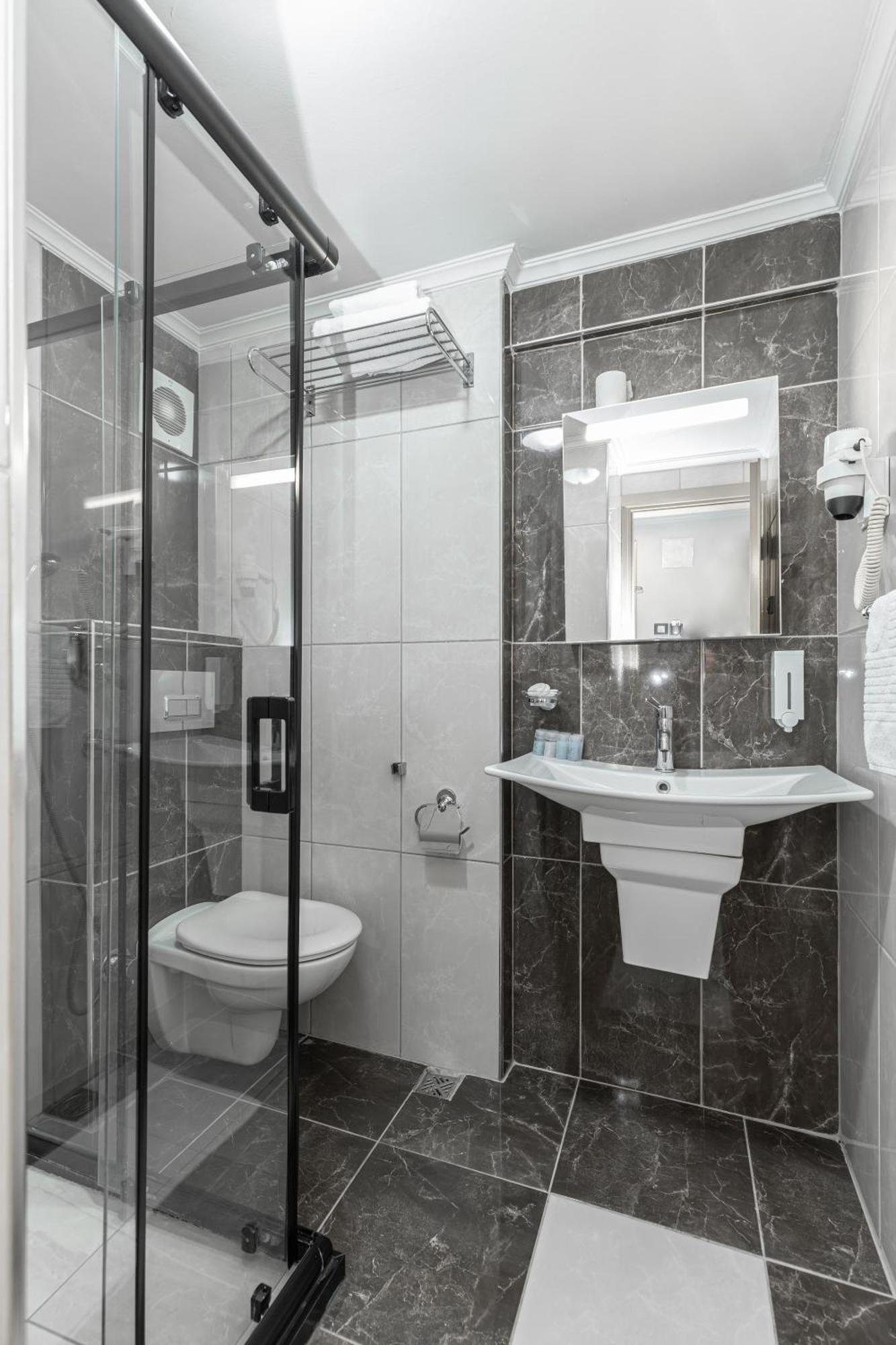 Bursa Loyal City Hotel Екстериор снимка